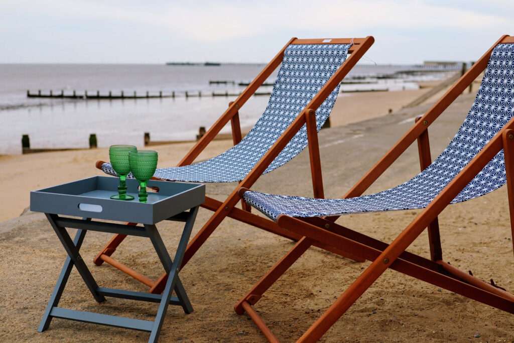 walton-on-the-naze-essex-beach-hut-hire-loopy-lou-eastcliff-front-row